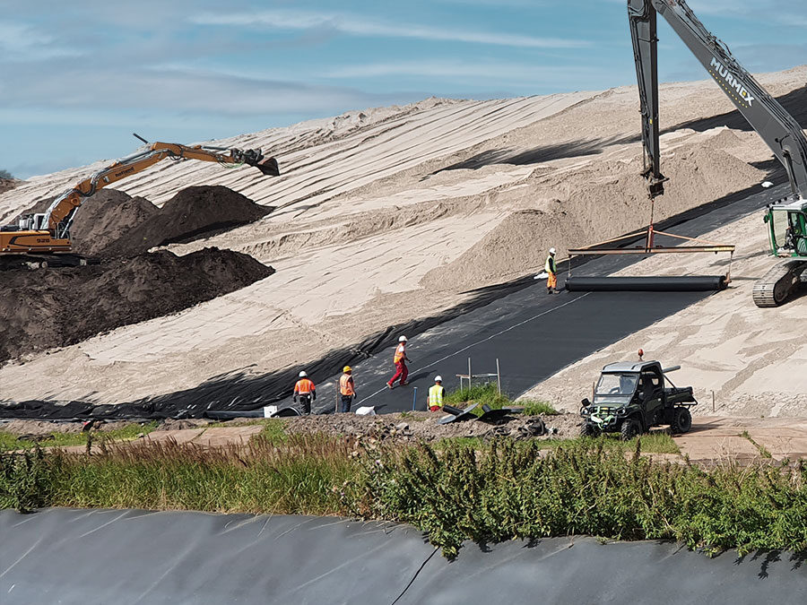 Oberflä­chen­ab­dichtung Deponie, Nauerna (Nieder­lande)